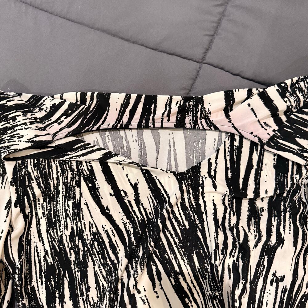 Ariella Boutique Animal Print Blouse Lace Bell Sleeves Made USA Women’s Large - Picture 7 of 9